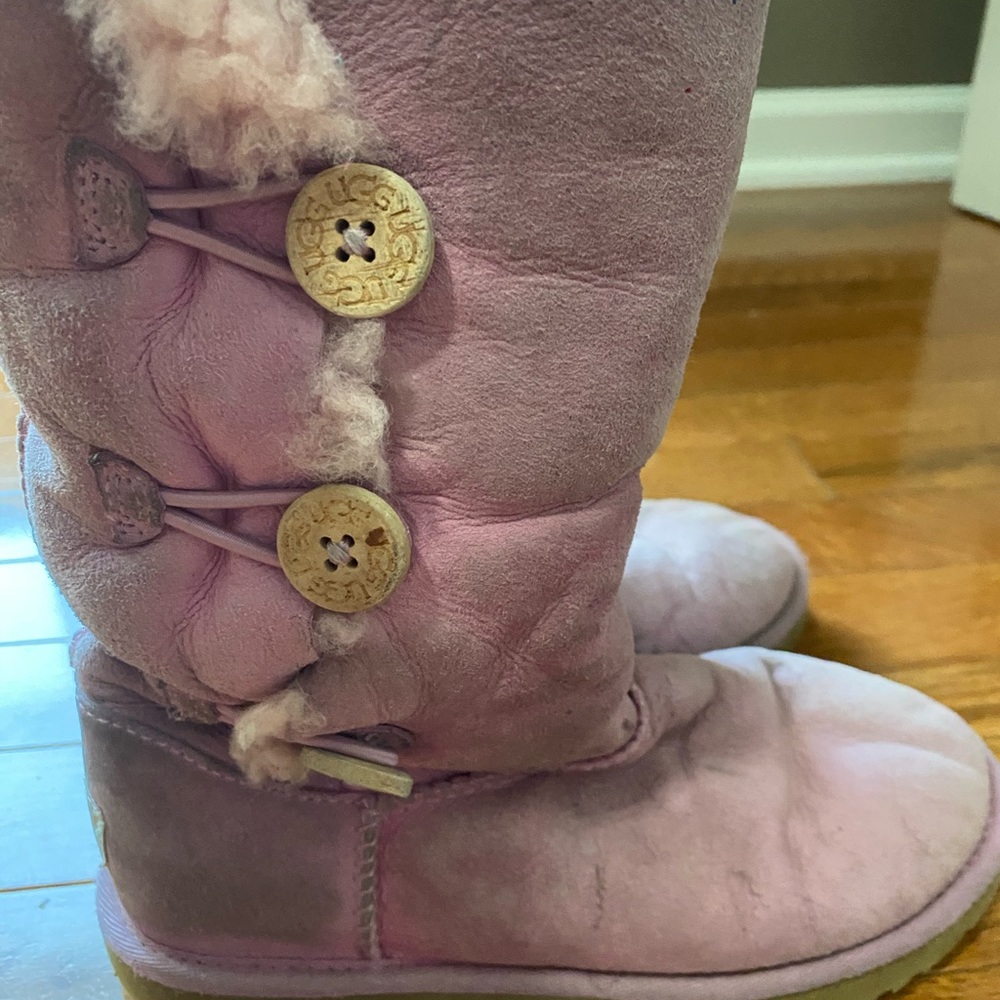 UGG GIRL’s Bailey Button Triplet youth size 2.
